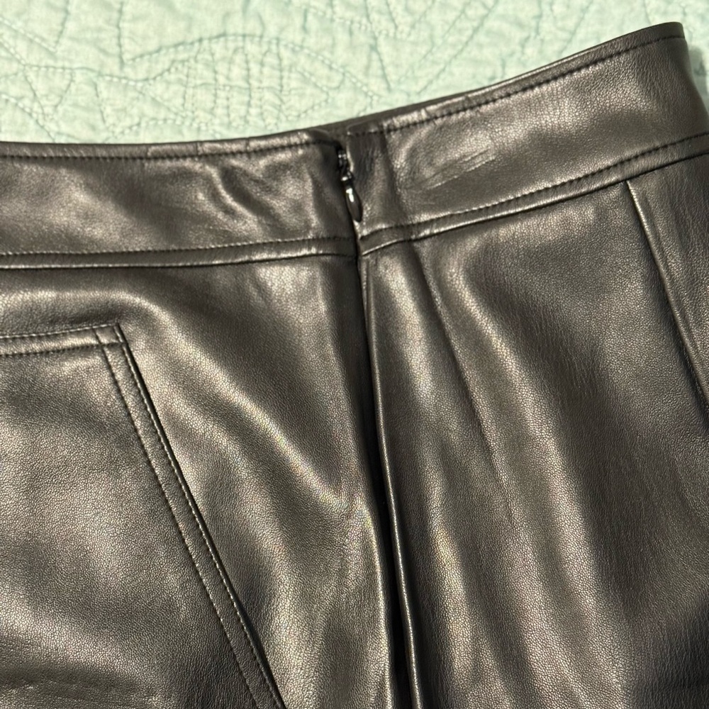 LOFT Black Mini Skirt Faux Leather Size 0P - Picture 8 of 11